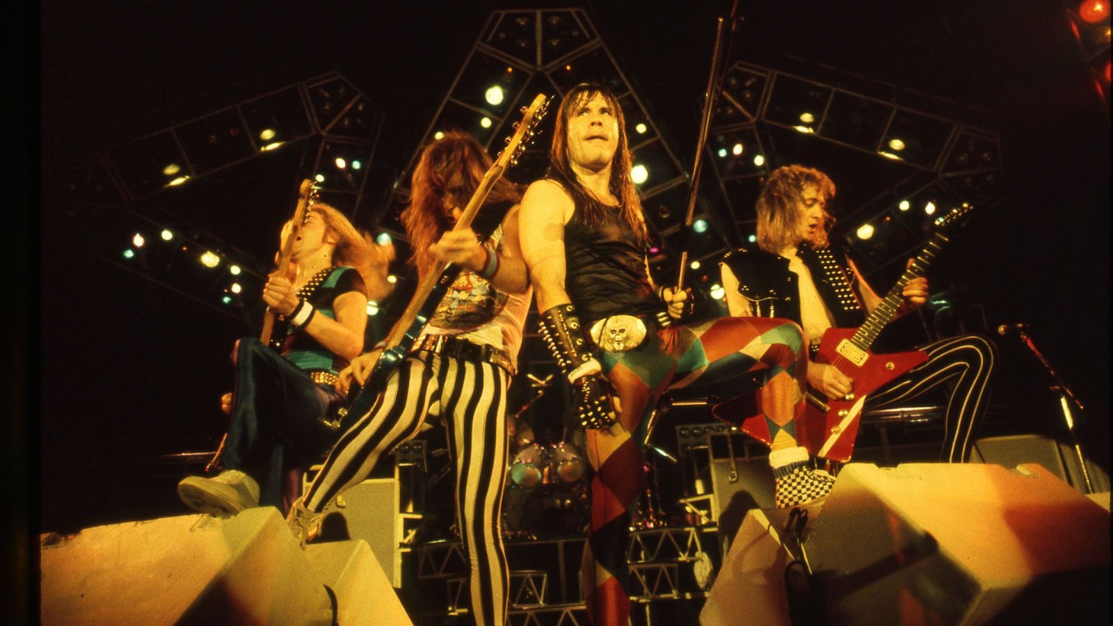 Iron Maiden em foto de divulgação