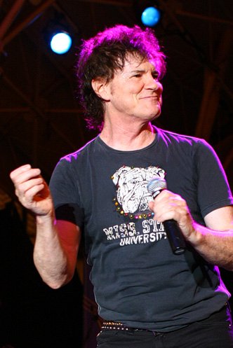 Morre Pete Byrne, vocalista do Naked Eyes, aos 74 anos