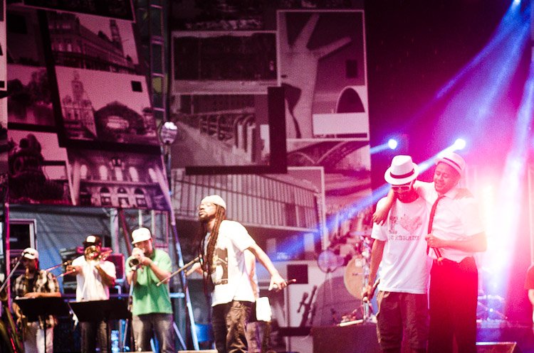 Criolo e Emicida em show no aniversário da cidade de São Paulo