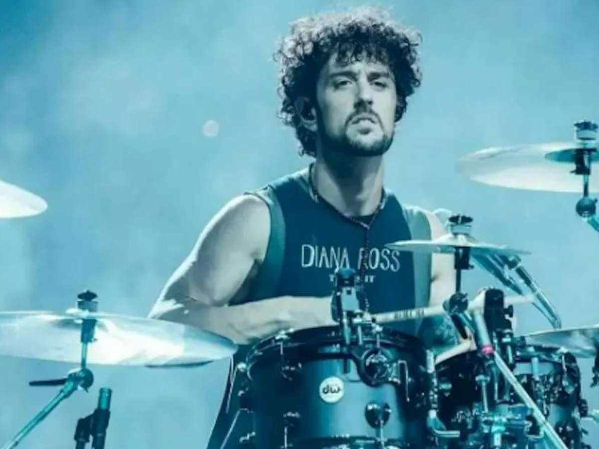 Baterista do Linkin Park toca Óculos, dos Paralamas, e divide opiniões