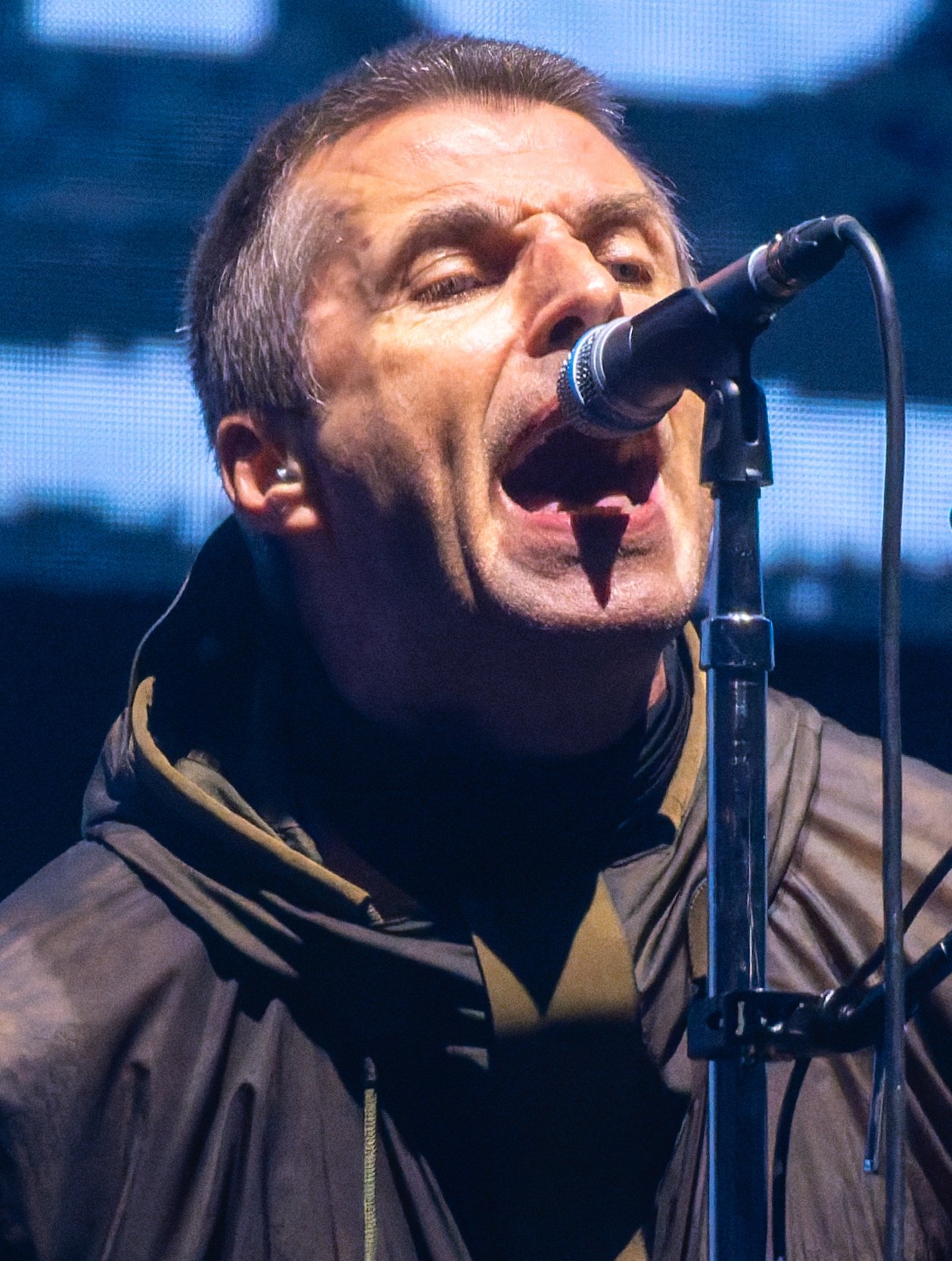 Liam Gallagher diz a fãs sem ingresso do Oasis que entrem escondidos nos shows de 2027