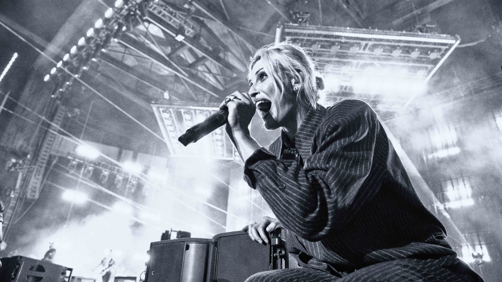 Documentário Linkin Park: Unshatter chega aos cinemas brasileiros com registros da banda ao vivo em São Paulo