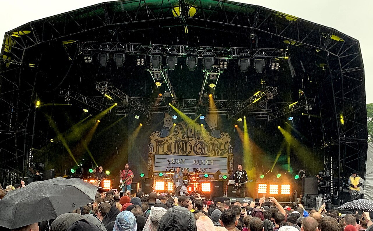 New Found Glory homenageia Chad Gilbert em show no EPCOT, oito dias depois da morte do guitarrista