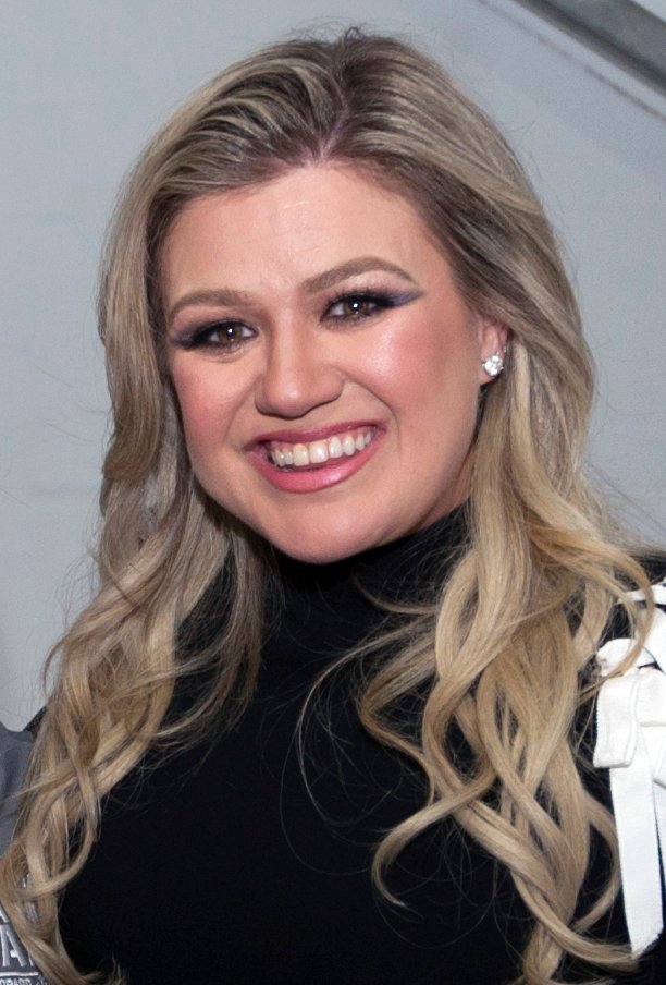 Kelly Clarkson diz que gosta de IA, mas quer parada separada para artistas de IA