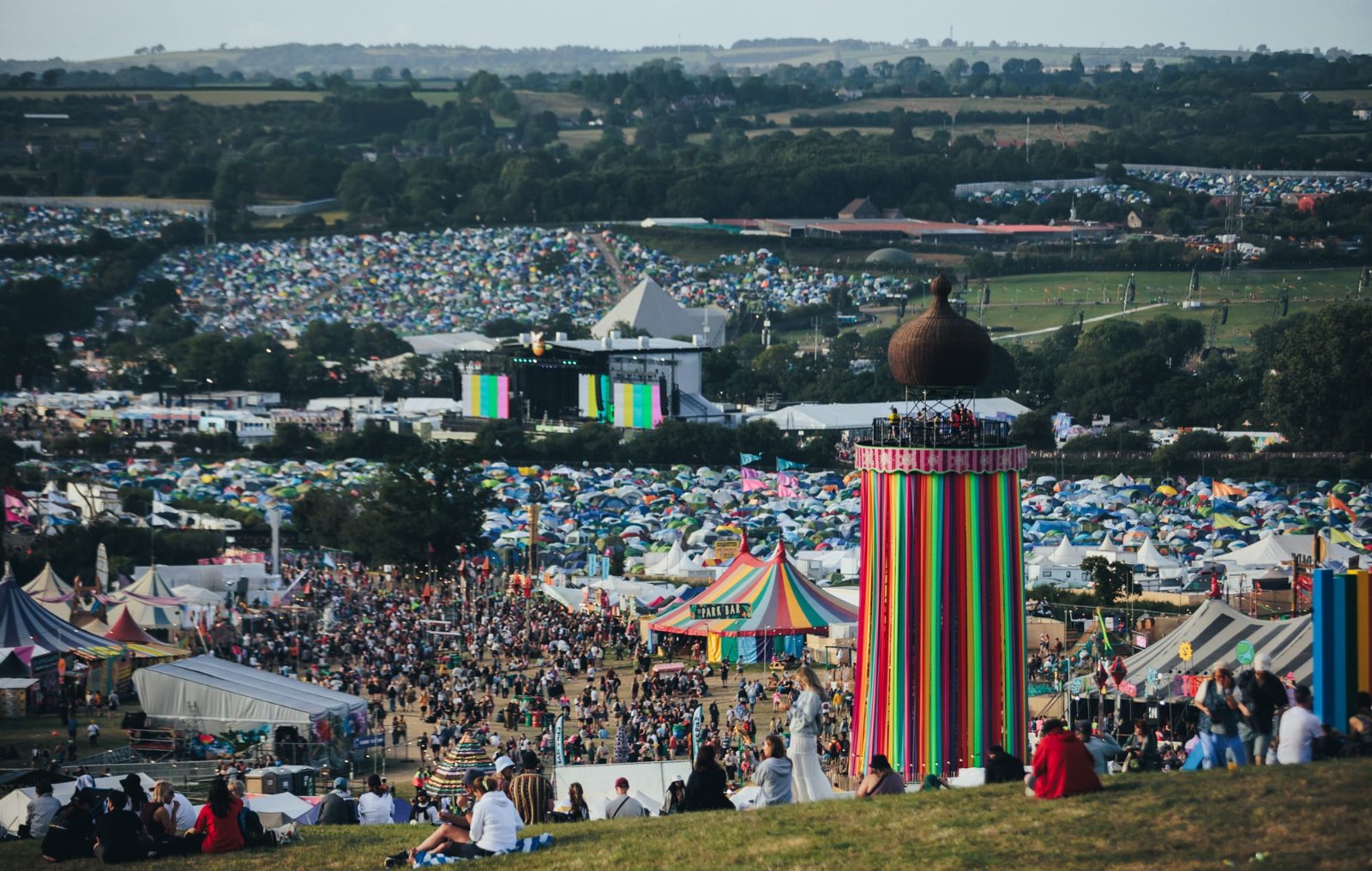Ingressos do Glastonbury 2027 esgotam em 42 minutos, a 408 libras cada