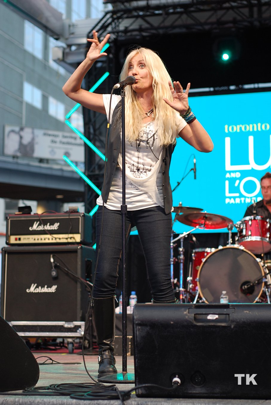 Morre Sass Jordan, cantora canadense de rock e jurada do Canadian Idol