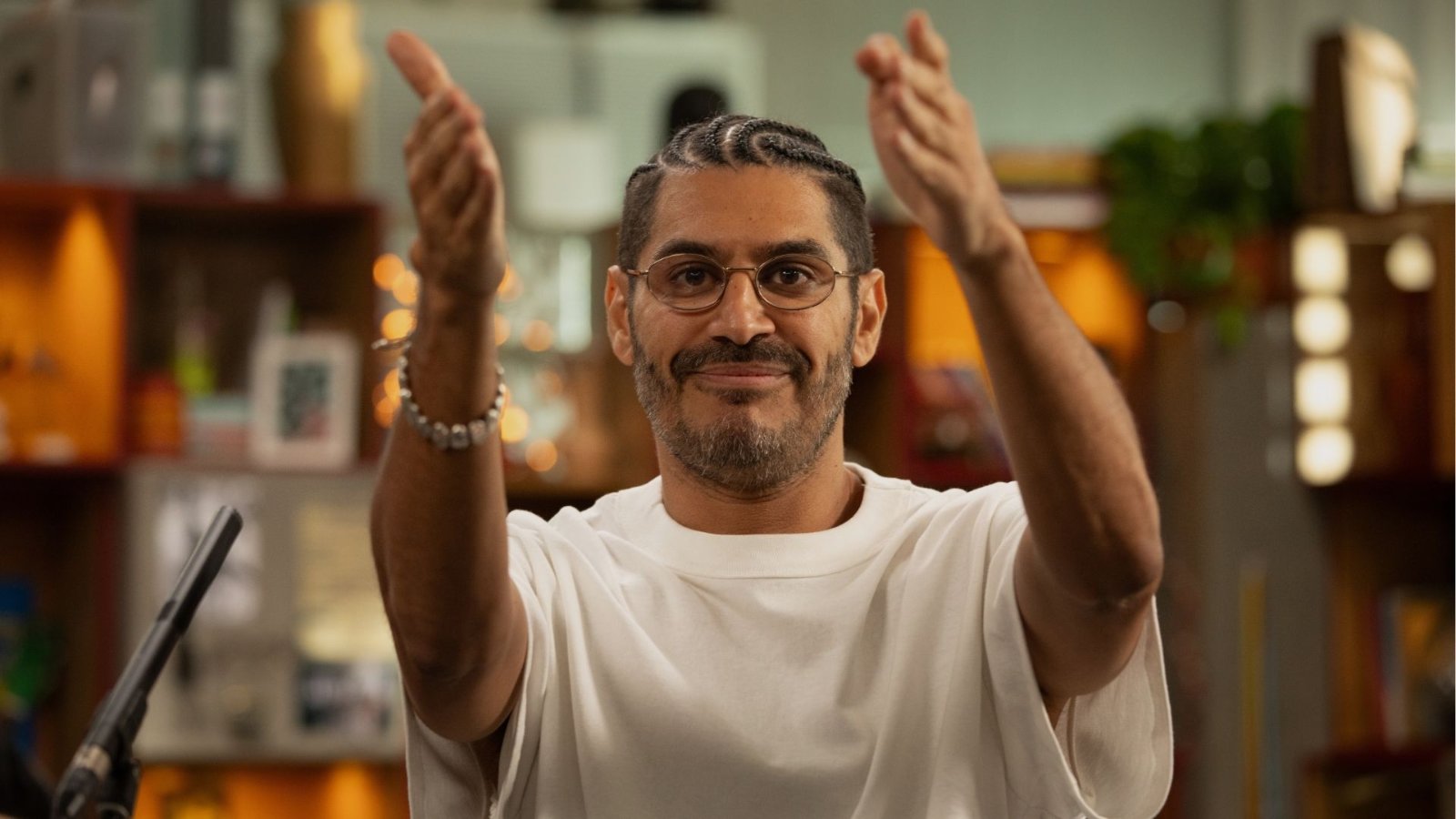 Criolo revisita Nó na Orelha no Tiny Desk Brasil, com músicos que ajudaram a criar o disco
