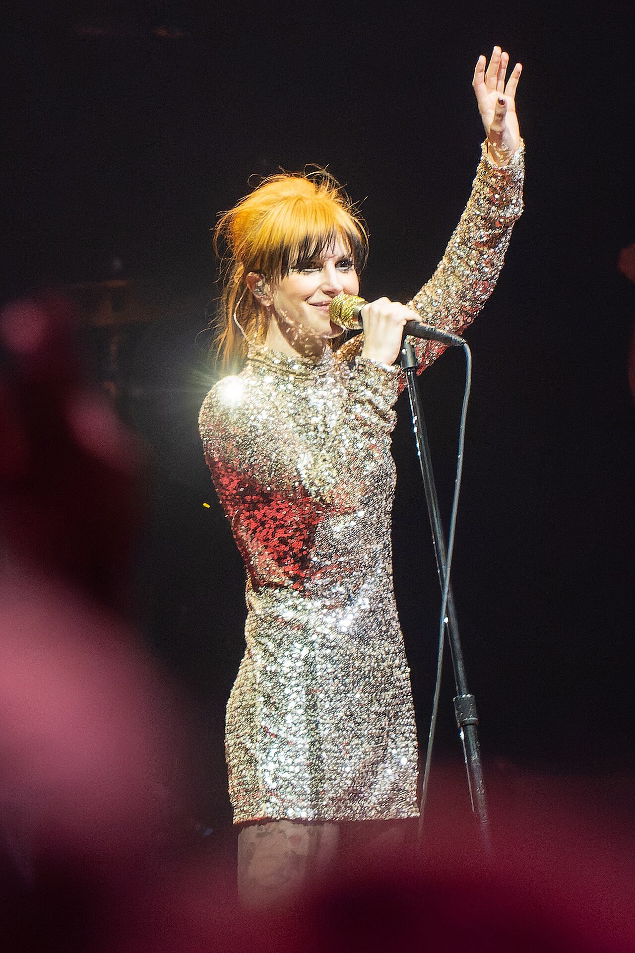 Hayley Williams chama Zedd ao palco e canta Stay the Night pela primeira vez em 12 anos, segundo a Stereogum