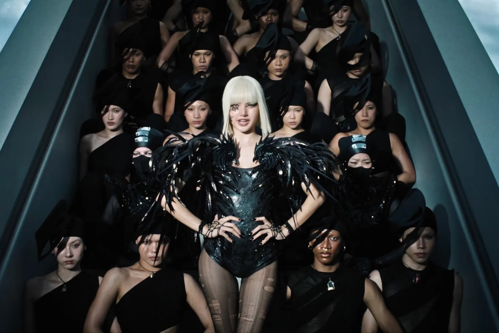 Clipe de "SaWaDiKa", de Lisa, passa de 200 milhões de visualizações no YouTube