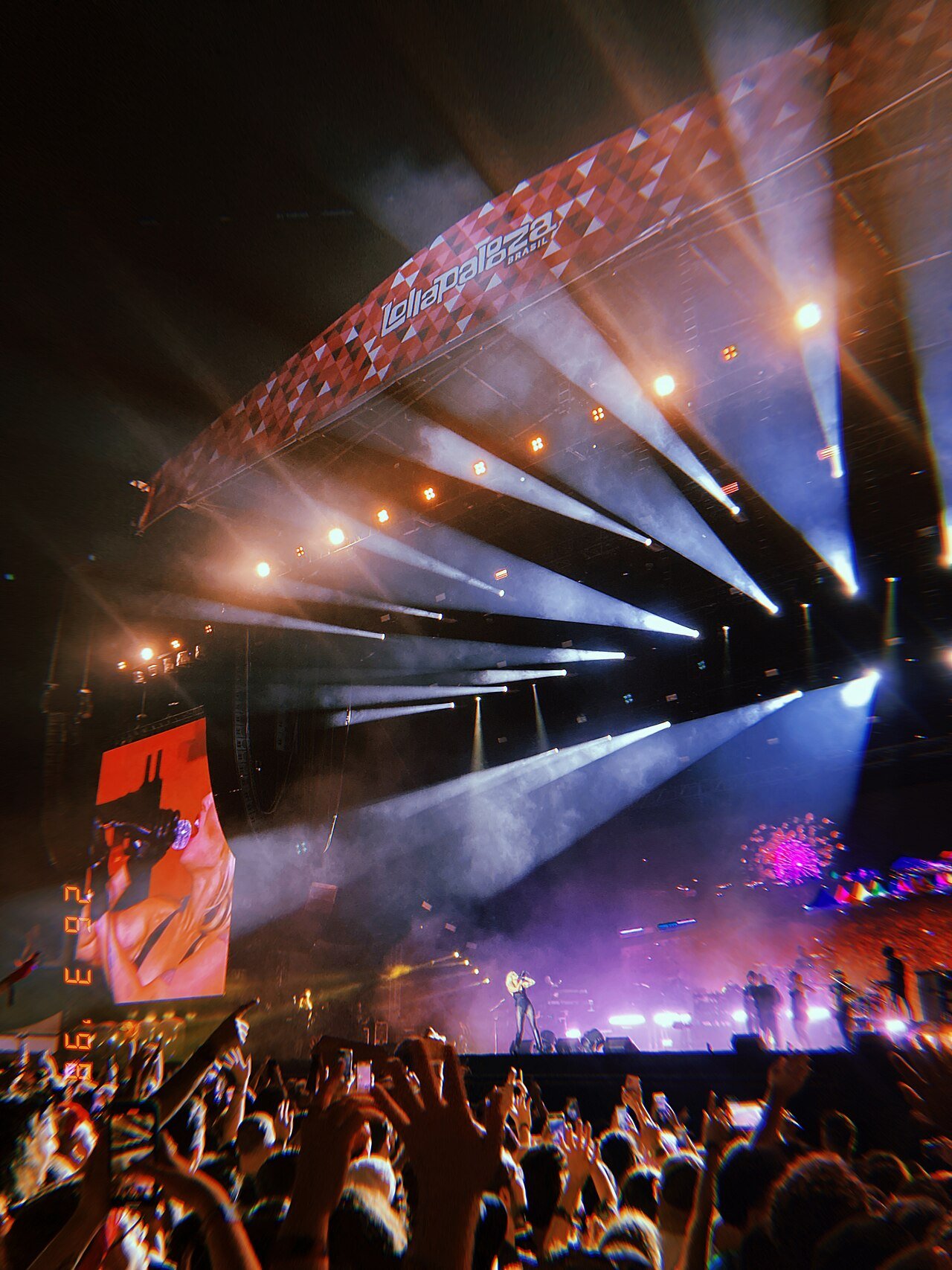 Curador do Lollapalooza Brasil diz que o line-up começa pela necessidade de vender ingresso