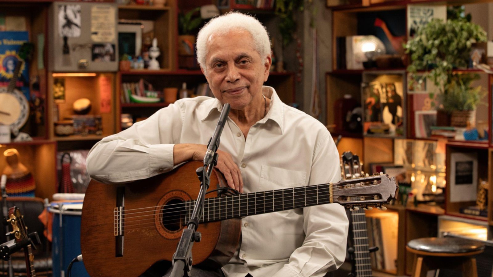 Paulinho da Viola toca "Dança da Solidão" no Tiny Desk Brasil, que começa novo ciclo